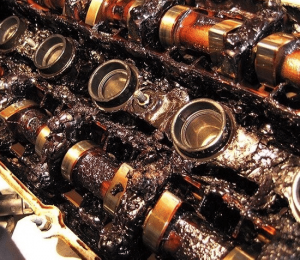 degradation of oil on metal aprts