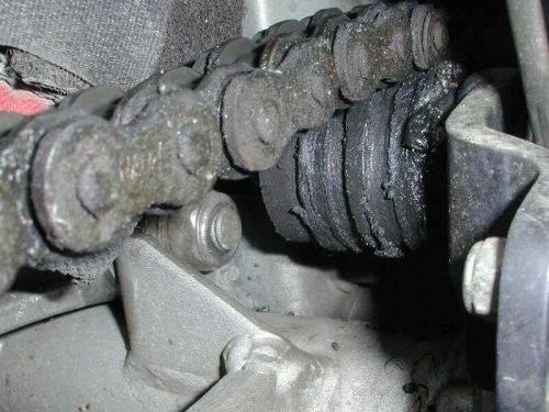 Dirty chain-needs-cleaning-before-chain-lubrication